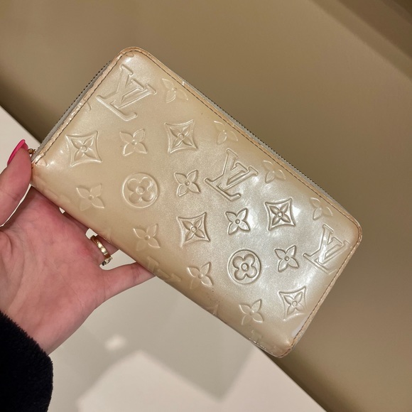 Louis Vuitton monogram venis patent leather 2004 zipper wallet - Picture 2 of 7